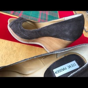 Brown peep toe suede Steve Madden wedges